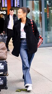 thandie-newton-travel-style-heathrow-airport-11-29-2018-6.jpg