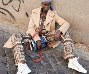 valentino_16x9_1920x1080_pre-spring-19-wom_5.jpg
