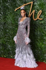 winnie-harlow-the-fashion-awards-2018-in-london-2.jpg