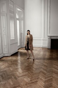 00001-burberry-london-pre-fall-19.thumb.jpg.b69895dc276db08ccdb67cf2d0fb4d43.jpg