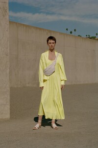 00001-vince-new-york-pre-fall-19.thumb.jpg.336a9675c6f82a3bb68b6de798c933ad.jpg