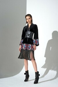 00003-Zuhair-Paris-Pre-Fall-19-credit-Emmanuel-Giraud.thumb.jpg.827e90df277a4ad63d6b7e658c71c9f6.jpg