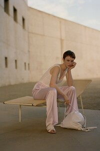 00004-vince-new-york-pre-fall-19.thumb.jpg.5838ae48b6cf5b824345351bf81ba7ec.jpg