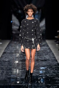 00005-azzaro-couture-et-ateliers-19.thumb.jpg.1d9acea1e1bbe34ceceaa14431daddc4.jpg