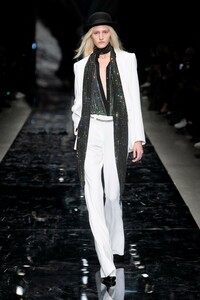 00006-azzaro-couture-et-ateliers-19.thumb.jpg.29db218f141841eece0a482e5872ea2a.jpg