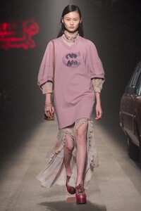 00006coach-shanghai-pre-fall-19-mitchell-sams.thumb.jpg.b7066f3e26af5d5889739f892dec9814.jpg