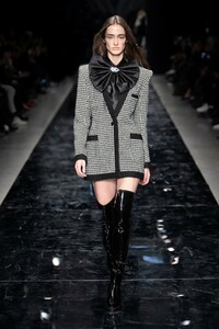 00007-azzaro-couture-et-ateliers-19.thumb.jpg.3090d9f1d539c74949f85ffd1cffb9ba.jpg