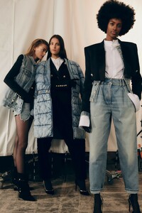 00007-balmain-paris-pre-fall-19.thumb.jpg.8f848b8ab12bcc7f632fc883c934d7ed.jpg