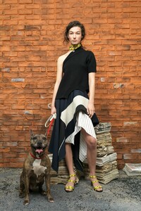 00007-monse-new-york-pre-fall-19-McKenna-Mia.thumb.jpg.1ebdffb7206ee2bd317b3f9b56600d09.jpg