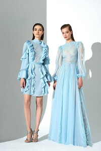 00008-Zuhair-Paris-Pre-Fall-19-credit-Emmanuel-Giraud.thumb.jpg.b9b5d71634a91090e3cb92aae0f51441.jpg