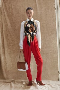 00009-burberry-london-pre-fall-19.thumb.jpg.c8732e6cbacc6fa9282c5f59986bb412.jpg