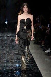 00012-azzaro-couture-et-ateliers-19.thumb.jpg.9835ce4348934af2c96ef34678db7ef3.jpg