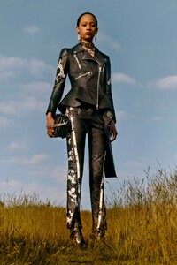 00013-alexander-mcqueen-london-resort-2019.thumb.jpg.91a703d265c5dece0c895511cd9f660b.jpg