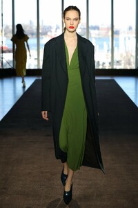 00014-narciso-rodriguez-new-york-fall-2019.thumb.jpg.c1f33e92773434f7ac3885373d982755.jpg