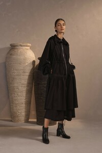 00017-Claudia-Li-Pre-Fall-2019.thumb.jpg.4c06cb8a435a9127ac626ab4f208c2f8.jpg