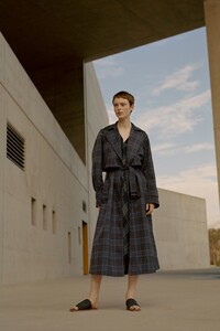 00017-vince-new-york-pre-fall-19.thumb.jpg.37e783484f85de81b2ca3b506118547e.jpg