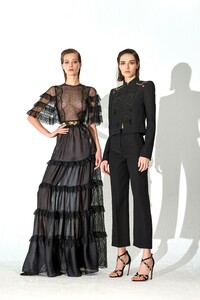 00018-Zuhair-Paris-Pre-Fall-19-credit-Emmanuel-Giraud.thumb.jpg.6977ef0e7c85c3149cb5107498d6e688.jpg