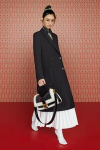 00019-fendi-milan-pre-fall-19.thumb.jpg.1adad638b37e6e579d7d543f8dbb1a09.jpg