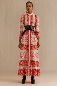 00020-alexander-mcqueen-london-resort-2019.thumb.jpg.0095b087b2e7205394d2c4c170778309.jpg