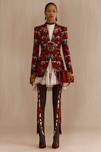 00021-alexander-mcqueen-london-resort-2019.thumb.jpg.eb22327af63869db15b1e49f2b29e333.jpg