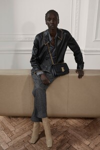 00021-burberry-london-pre-fall-19.thumb.jpg.6c6fa2a97508f49f68c8ae2fcd4d3596.jpg