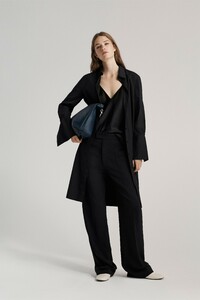 00021-joseph-london-pre-fall-19.thumb.jpg.22ec9ff279261eb087c6d1ba14f7c684.jpg