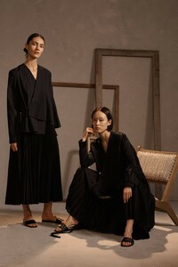 00023-Claudia-Li-Pre-Fall-2019.thumb.jpg.2d70f9e72532f39e7e19a9aaf08bc887.jpg