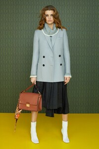 00023-fendi-milan-pre-fall-19.thumb.jpg.5a617e99edca3d411fe36105f4c5bfd1.jpg