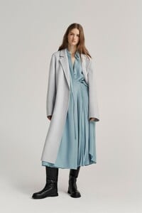 00024-joseph-london-pre-fall-19.thumb.jpg.7f03d00d64e07445f1596631eeb297ea.jpg