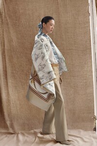 00025-burberry-london-pre-fall-19.thumb.jpg.c18e40d782ac946f547c4ef7c885fc62.jpg