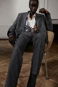 00026-burberry-london-pre-fall-19.thumb.jpg.ae301209052c38e3e19f7e173f4eb92d.jpg