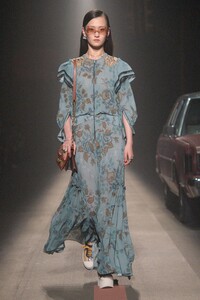 00026coach-shanghai-pre-fall-19-mitchell-sams.thumb.jpg.fc4d2101c2225a8ad249dcc7f232e1df.jpg