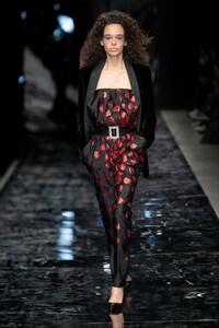 00027-azzaro-couture-et-ateliers-19.thumb.jpg.bbd4cf2dac153baa50bd1038f23bfde8.jpg