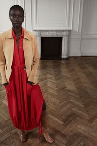 00027-burberry-london-pre-fall-19.thumb.jpg.aa05962e0d8378ccc0d1224819697d37.jpg