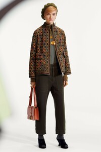 00028-christian-dior-paris-pre-fall-2019.thumb.jpg.99fa360f7076beb218a25f10f3ace033.jpg