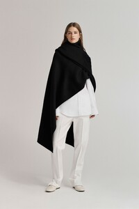 00028-joseph-london-pre-fall-19.thumb.jpg.48fb376dcb04dc9ba545a89e7a9befb1.jpg