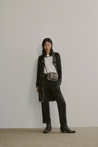 00029-burberry-london-pre-fall-19.thumb.jpg.12373a0febb98550059c043fce46ae3b.jpg