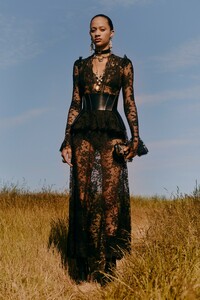 00032-alexander-mcqueen-london-resort-2019.thumb.jpg.867de98a85fbb75d5a23fc7a1bb320a4.jpg