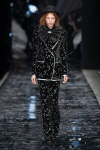 00032-azzaro-couture-et-ateliers-19.thumb.jpg.c0dd5e917aa57b2a4811344b56334c1a.jpg