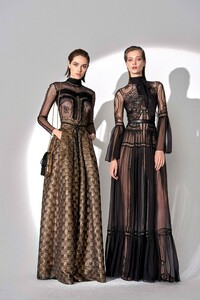 00036-Zuhair-Paris-Pre-Fall-19-credit-Emmanuel-Giraud.thumb.jpg.1d13e9b8173c9d5642e58b9420f71f34.jpg