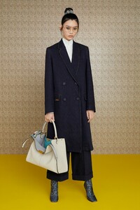 00039-fendi-milan-pre-fall-19.thumb.jpg.88ad5e0eb4e8a2bb0f0b3237ed68f318.jpg