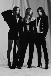 00040-balmain-paris-pre-fall-19.thumb.jpg.c8e1b49da5f756b2109d80516c26fcb8.jpg
