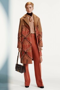 00049-christian-dior-paris-pre-fall-2019.thumb.jpg.43b8b531a762b043f8dfe5c33fef267e.jpg