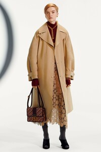 00052-christian-dior-paris-pre-fall-2019.thumb.jpg.53681d112ea3f8ed33b50ee13f505356.jpg