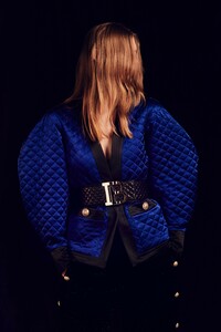 00059-balmain-paris-pre-fall-19.thumb.jpg.f2d4d16079f627c541138b497e110b5d.jpg