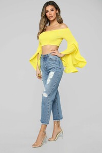 01-02-19_Studio_1_DV_11-37-16_HDT21133A_Yellow_CC__5_NT_AG.jpg