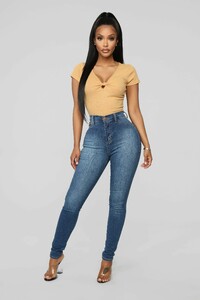 01-03-19_STUDIO_2_MS_13-16-46_RT62102_Mustard0501_DM.jpg