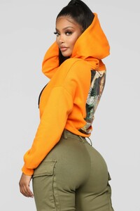 01-03-19_STUDIO_2_MS_15-51-19_7ALH70010_Orange0435_JD.jpg