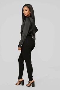 01-07-19_Studio_2_MS_15-33-35_BWRZ125_Black__6_AG.jpg