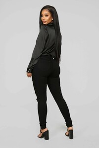 01-07-19_Studio_2_MS_15-33-35_BWRZ125_Black__9_NT.jpg